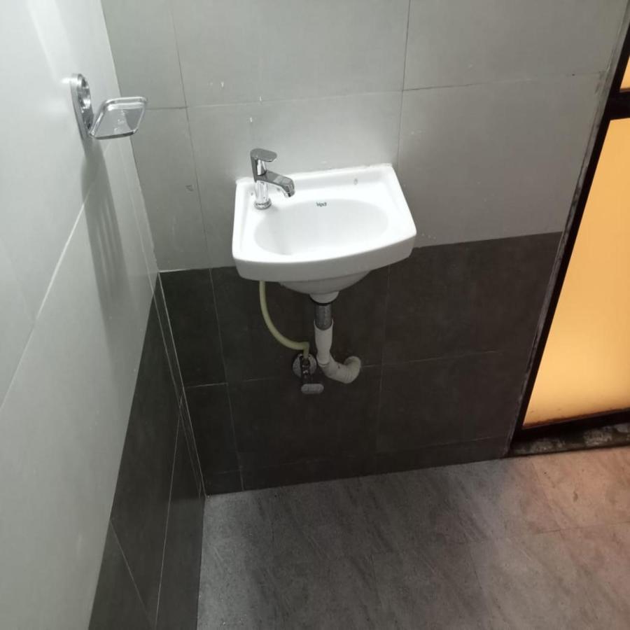 Hotel New Sarah Inn, Andheri West 뭄바이 외부 사진